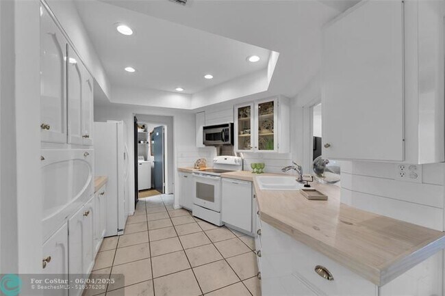 Building Photo - 4412 NE 21st Ave