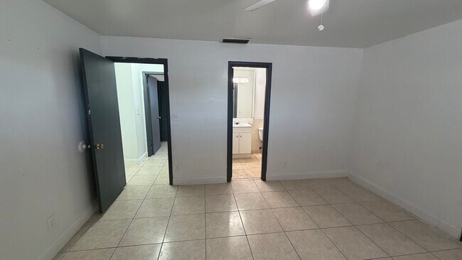 Building Photo - 16005 SW 107th Ct