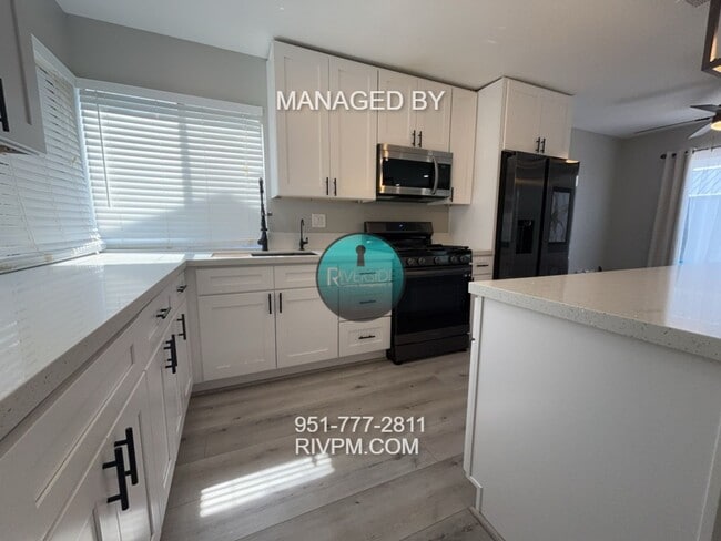 Building Photo - FOR RENT: BEAUTIFULLY RENOVATED 2 BEDROOM ...