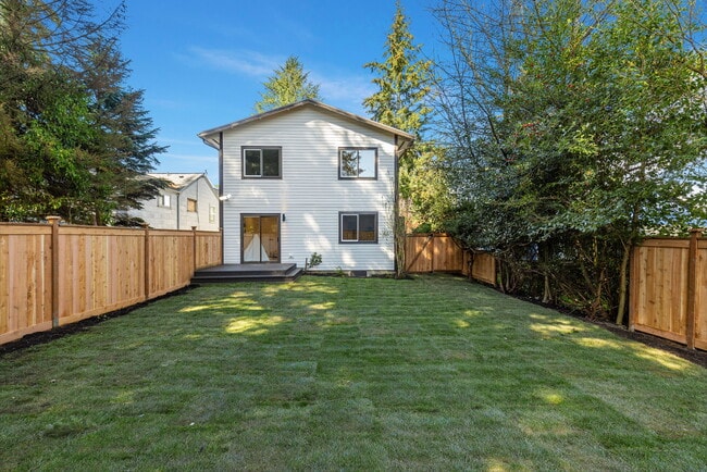 Building Photo - 129 N 136th St