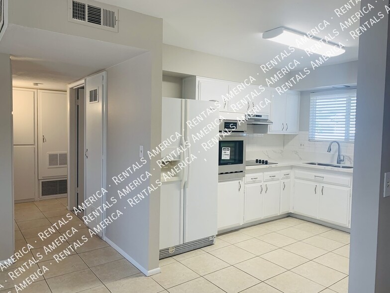 Building Photo - 11433 N Hagen Dr