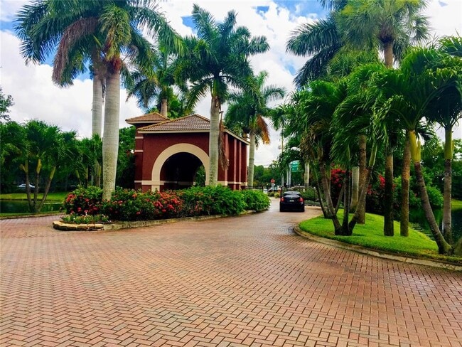 Building Photo - 10263 Gandy Blvd N