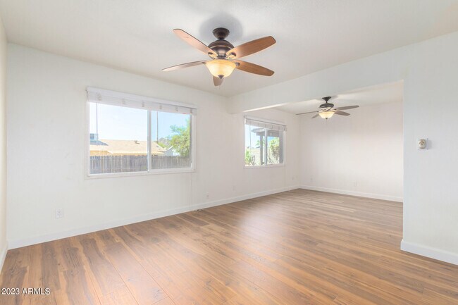 Building Photo - 2439 E Dahlia Dr