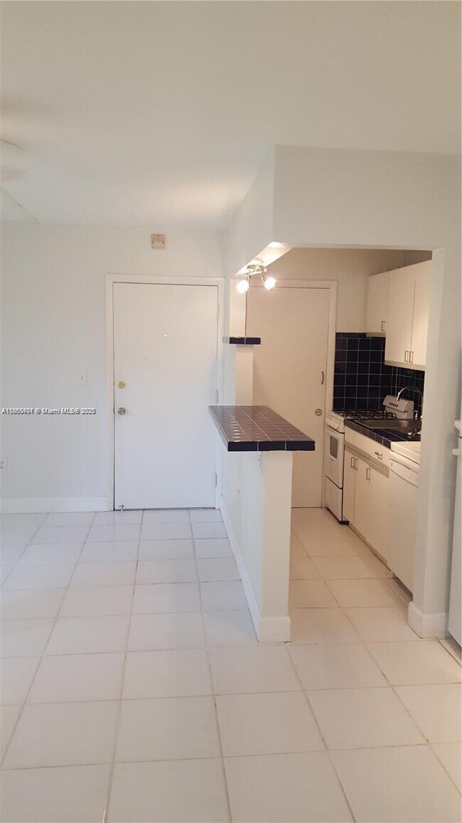 Building Photo - 6310 SW 79th St