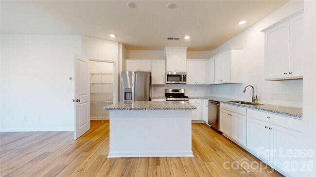 Building Photo - 761 Earhart St NW