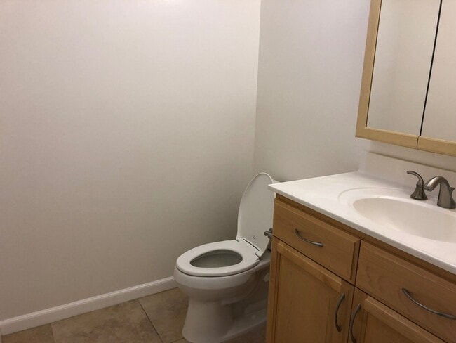 Building Photo - Private Duplex Home Across from Kahala Mall