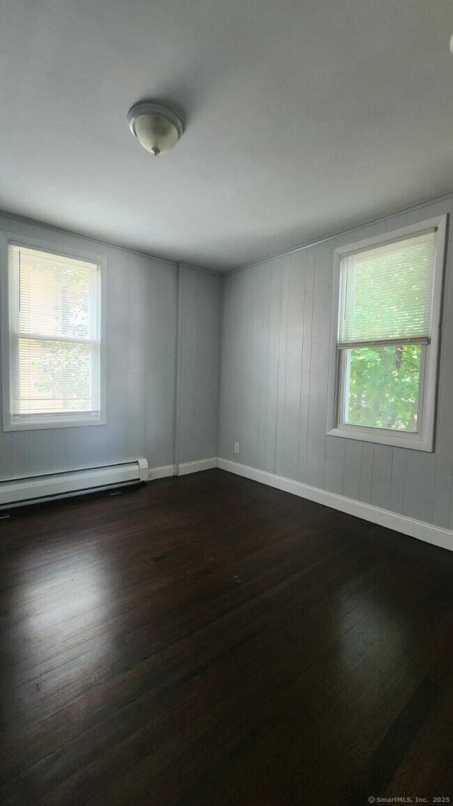 Building Photo - 305 Wakelee Ave