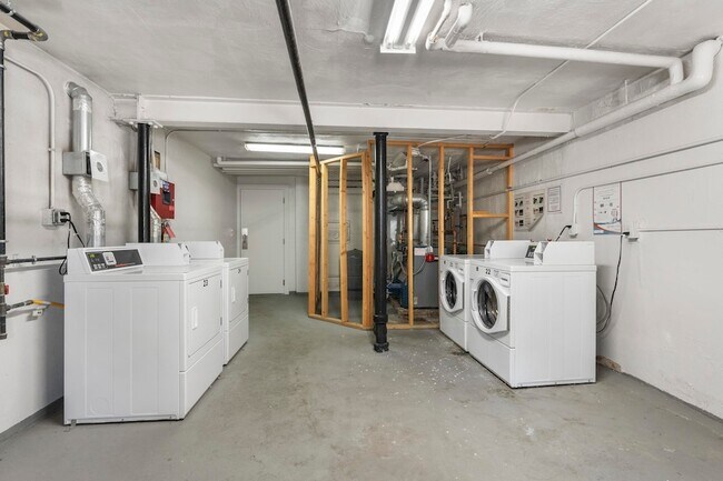 Building Photo - 99 Cluff Crossing Rd