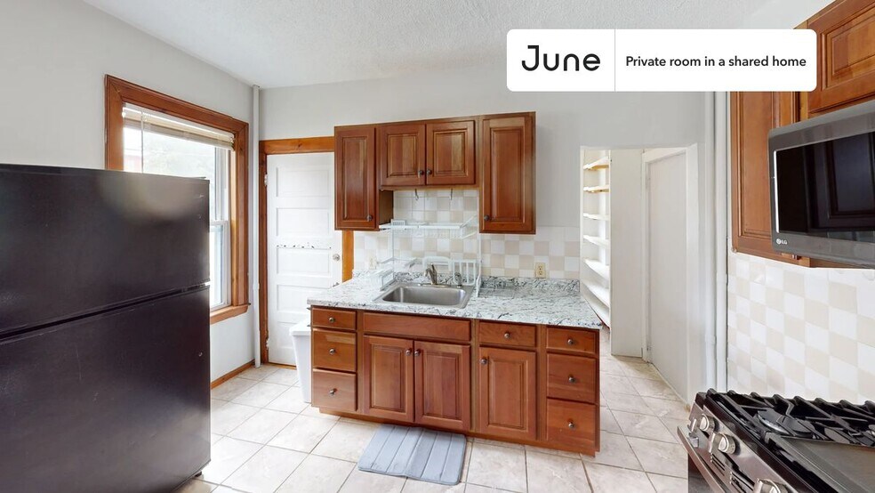 Building Photo - Room in Shared 4 bed/1 bath home