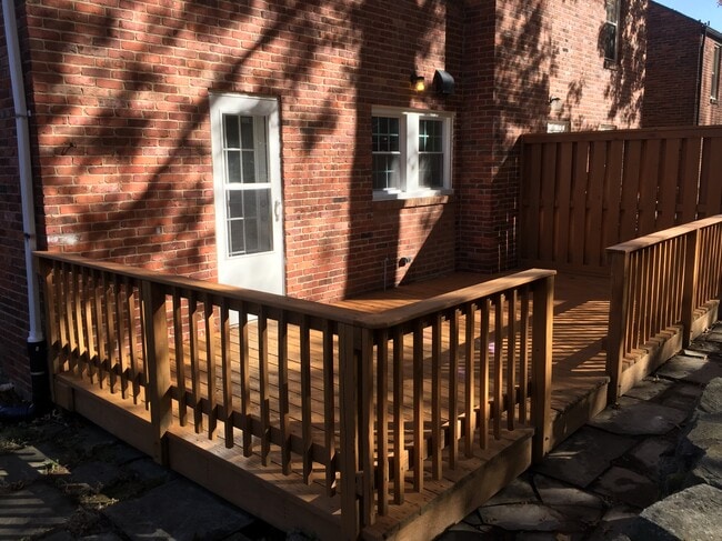 Building Photo - 464 Serpentine Dr