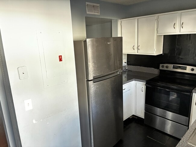 Building Photo - 111 E 1st St