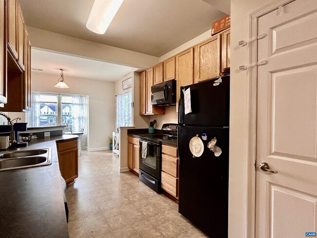 Building Photo - 76 Villa Circle