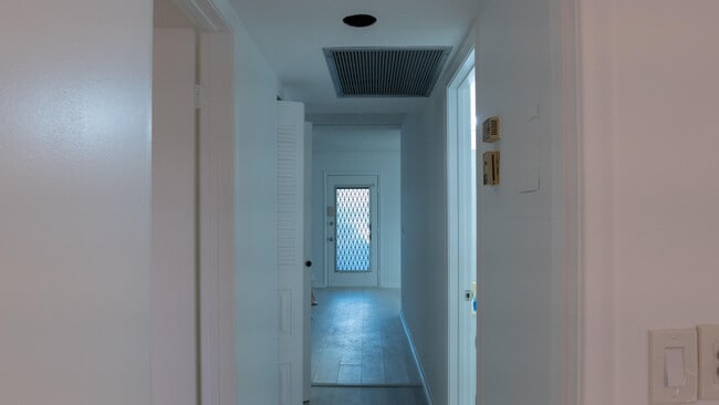 Building Photo - 400 SW 134th Way