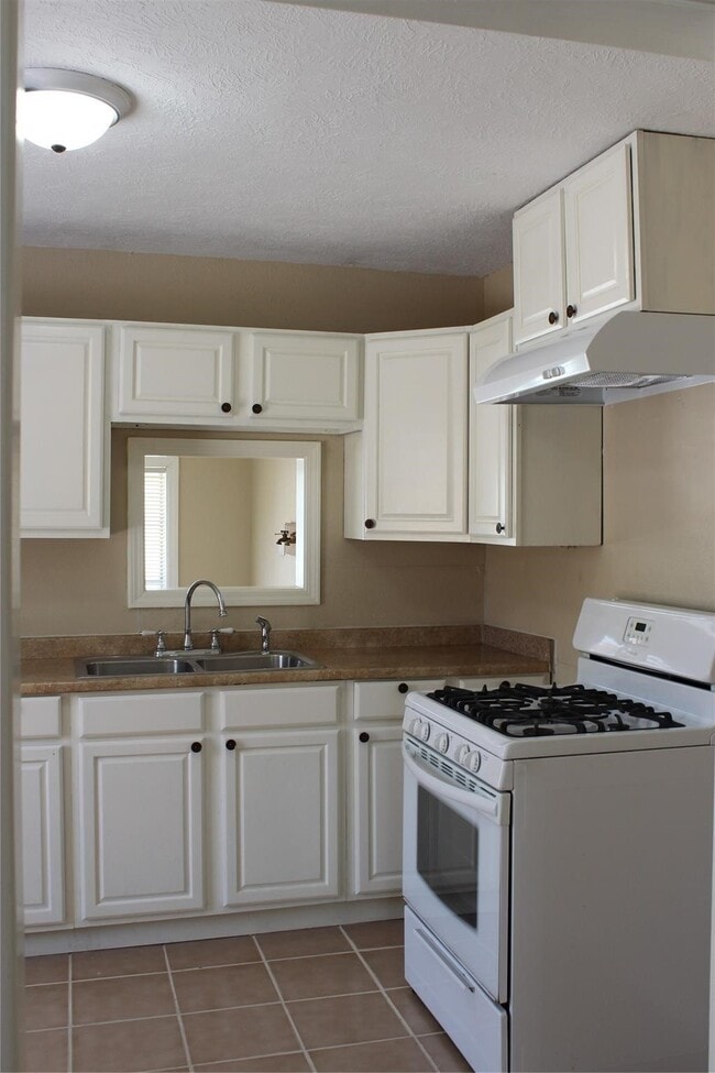 Building Photo - 7739 Greendowns St