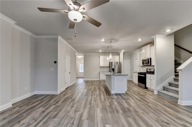 Building Photo - 3230 Westgate Park Dr