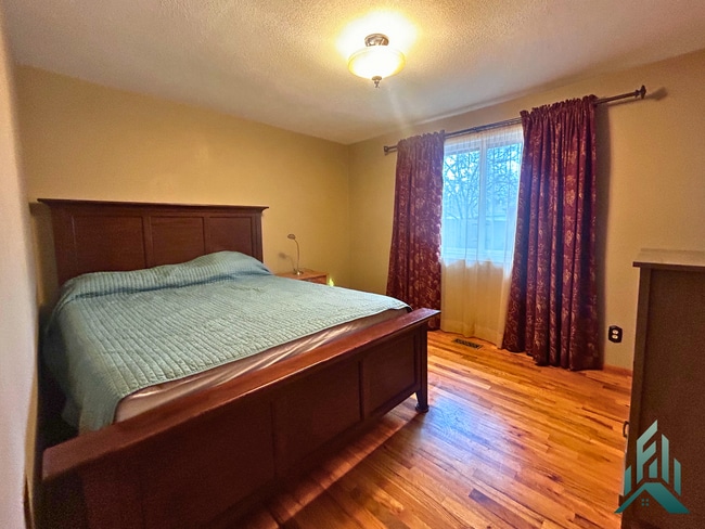 Building Photo - Amazing 3-bedroom, 1.5-bathroom Single-family Home