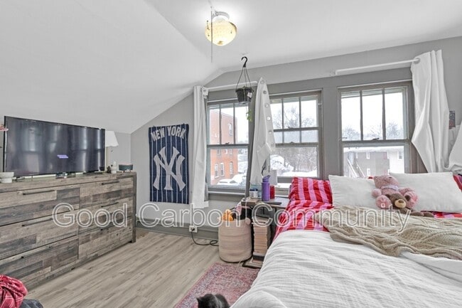 Building Photo - 36 Water St