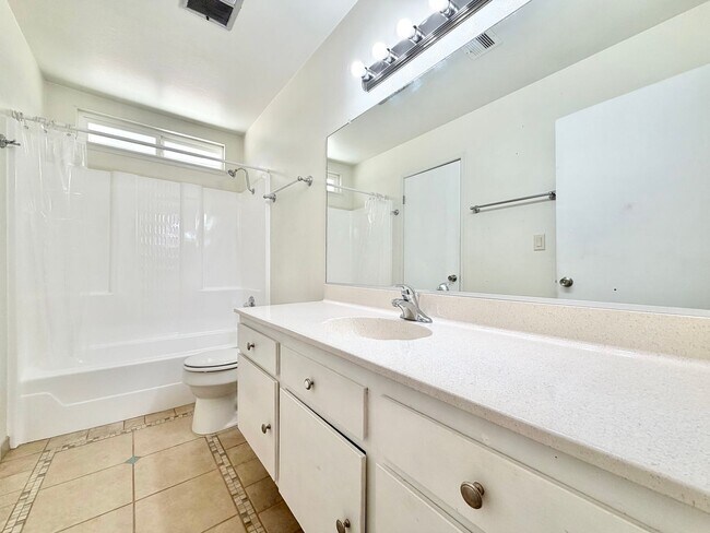 Building Photo - Charming Sun City 55+ Community 2 Bedroom Home with Bonus Sunroom Space