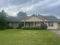 Building Photo - Renovated 4 Bedroom 1.5 Bath Home for Rent!