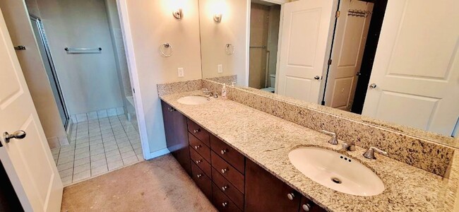 Building Photo - Buckhead Grand Condos: 2 Bed, 3 Bath with ...