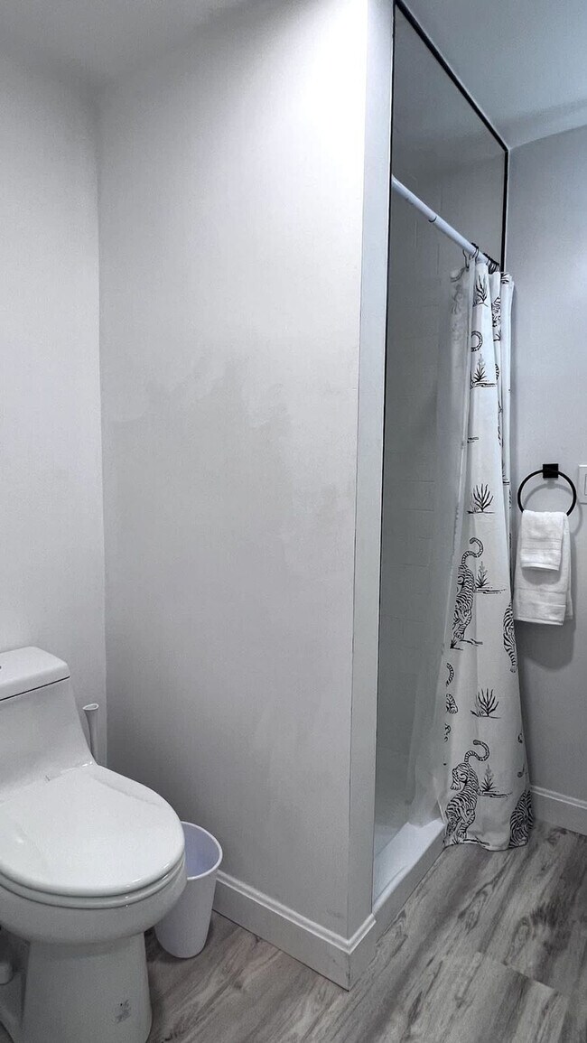 Building Photo - 21 Bullocks Point Ave