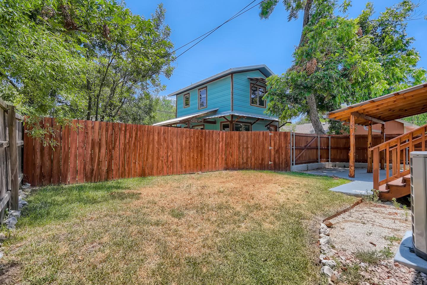 Building Photo - Updated Highland home with mid-century charm