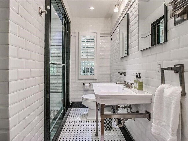 Building Photo - 1109 NW 55th St