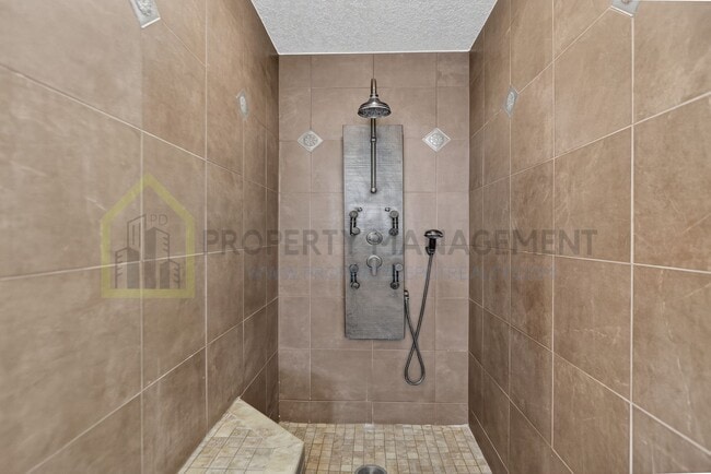 Building Photo - Beautiful 3-Bedroom Home with Pool in Elk ...