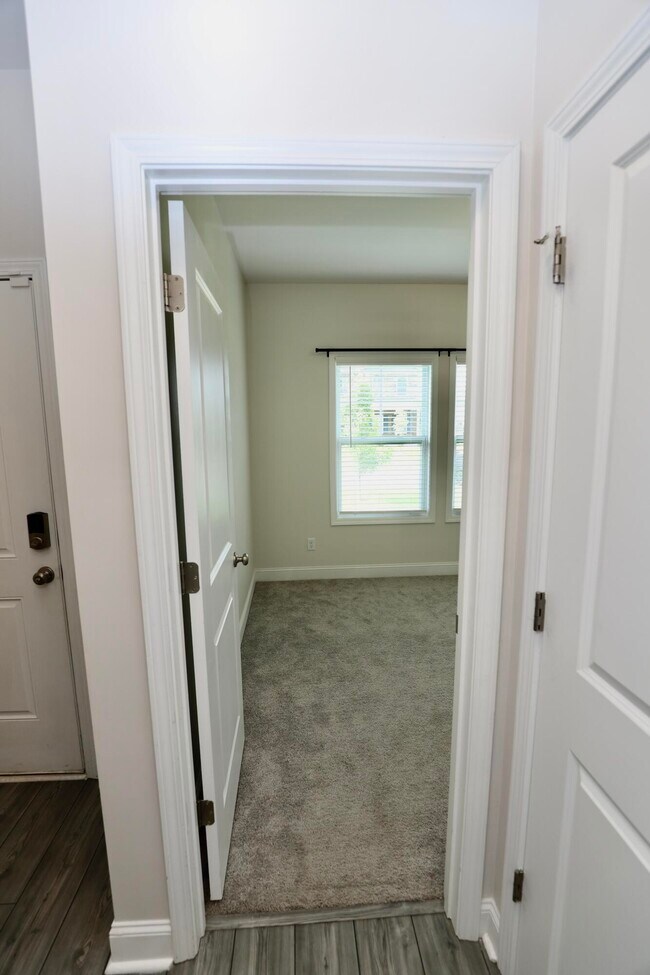 Building Photo - 870 Curlew Cir