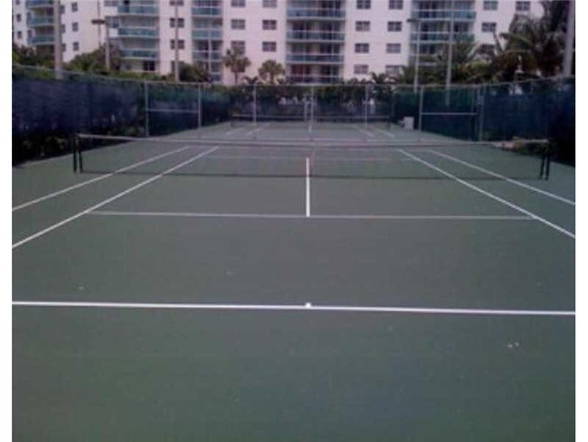 2 lighted tennis courts - 19390 Collins Ave