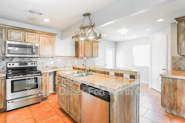 Building Photo - 329 Beaumont Dr