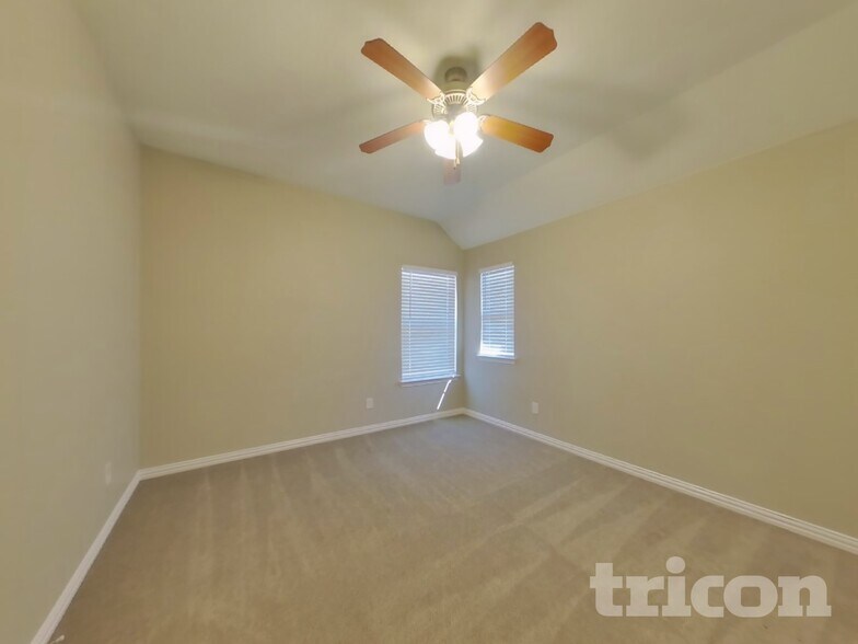 Building Photo - 8757 Royalwood Dr