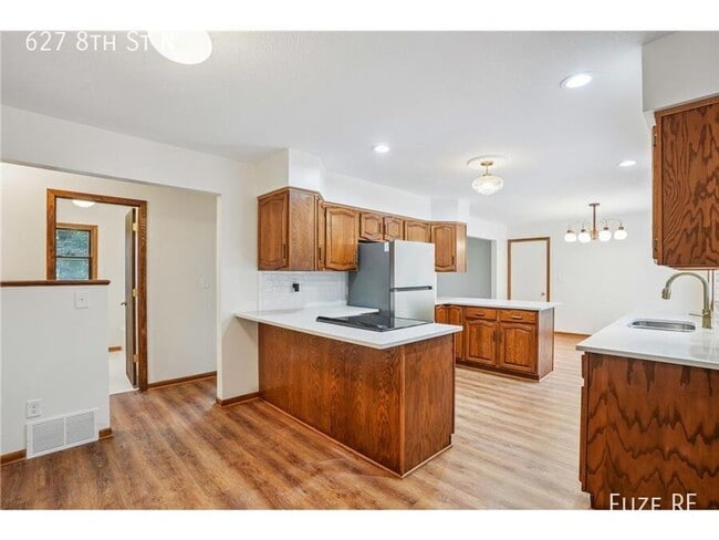 Building Photo - 627 8th St N