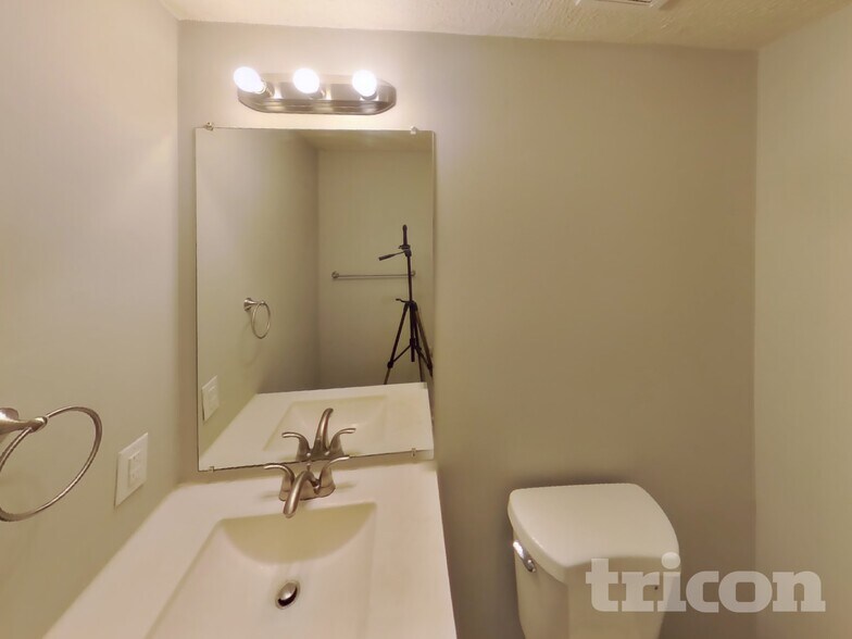 Building Photo - 2551 Log Mill Ct