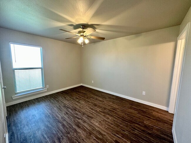 Building Photo - Indulge in Luxury: Upscale 3-Bedroom Duplex for Rent in Coveted Harvest Neighborhood