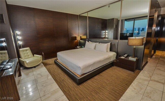 Building Photo - 4381 W Flamingo Rd