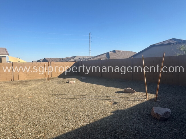 Building Photo - 16949 W Evergreen Rd