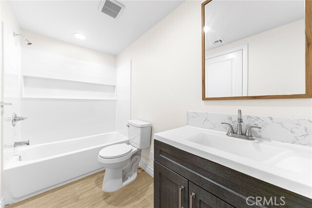 Building Photo - 5639 Huntington Dr