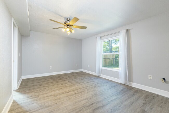 Building Photo - 4717 W Leila Ave