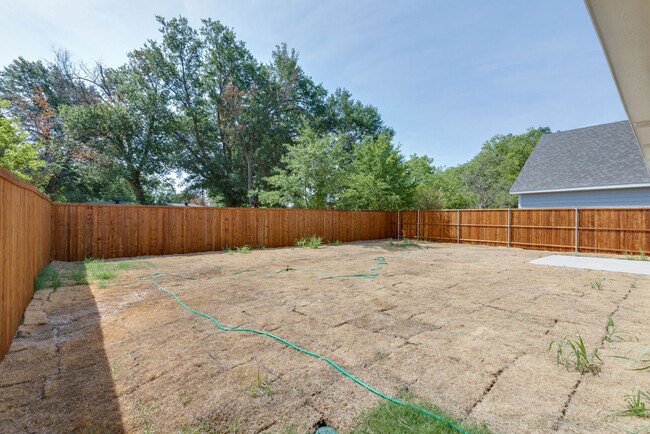 Building Photo - Beautiful home!