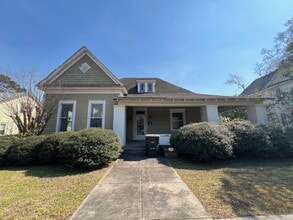 Building Photo - 4 Bedroom, 3 Bath Home