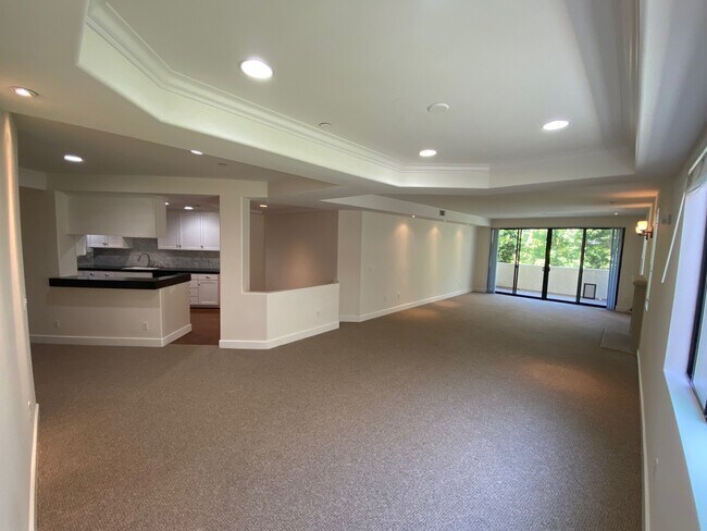Building Photo - 11611 Montana Avenue, Unit 205
