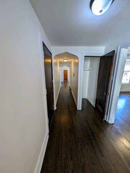Building Photo - 3510 W Dickens Ave