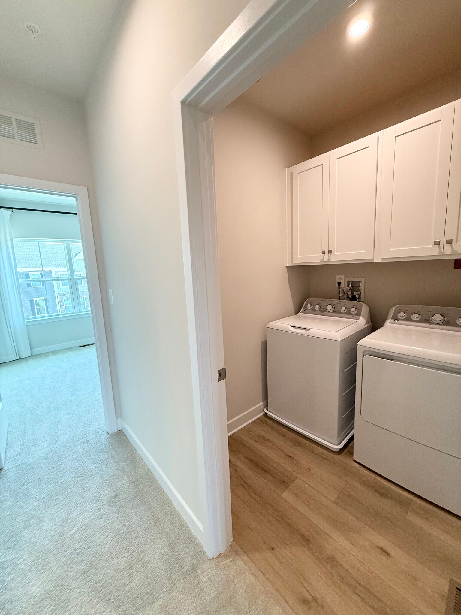Full size Laundry - 7841 Blackbriar Way