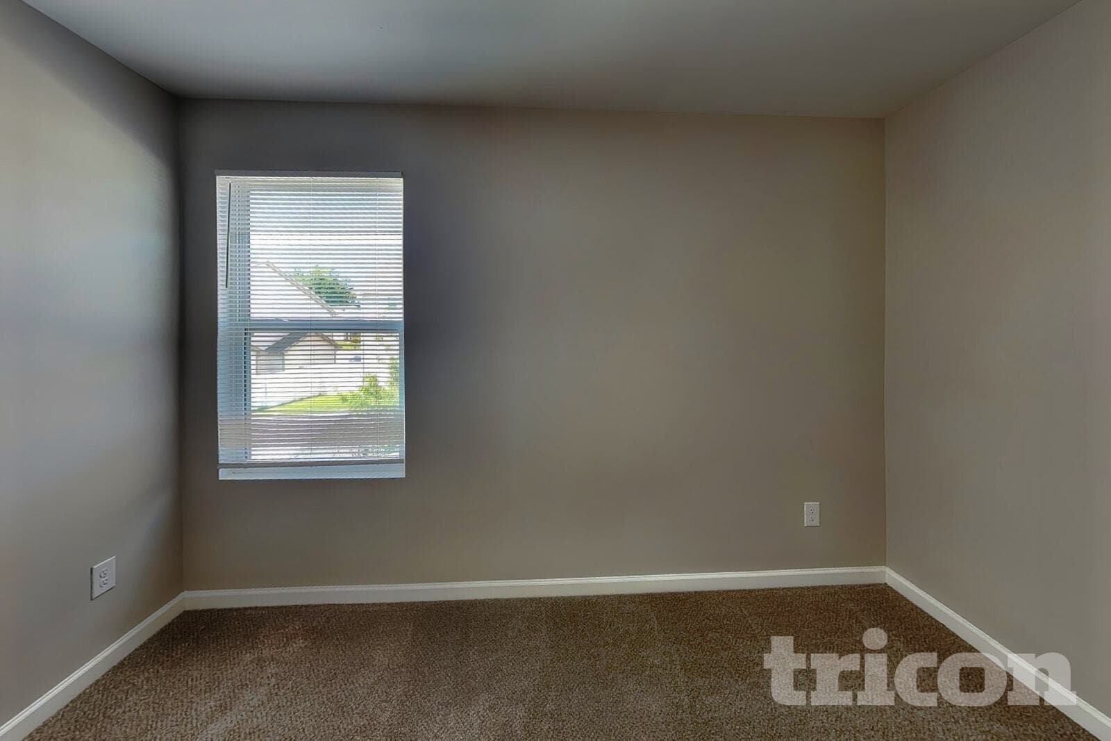Building Photo - 1705 Sawtooth Ct