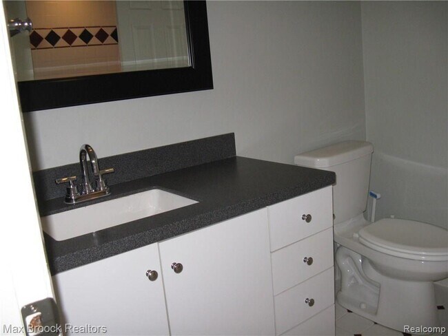 Building Photo - 1859 Wickham St