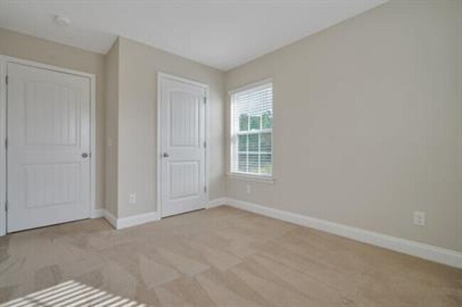 Building Photo - RATE DROP ALERT (was $2100/month) AND SUMM...