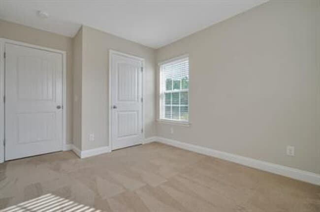Building Photo - SUMMER MOVE-IN SPECIAL: $250 OFF 1ST MONTH...