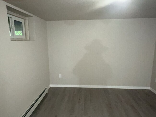 Building Photo - Utilities Included - 1 Bed 1 Bath Apartment