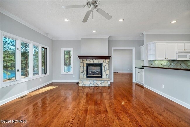 Building Photo - 11 Whisper Lake Dr